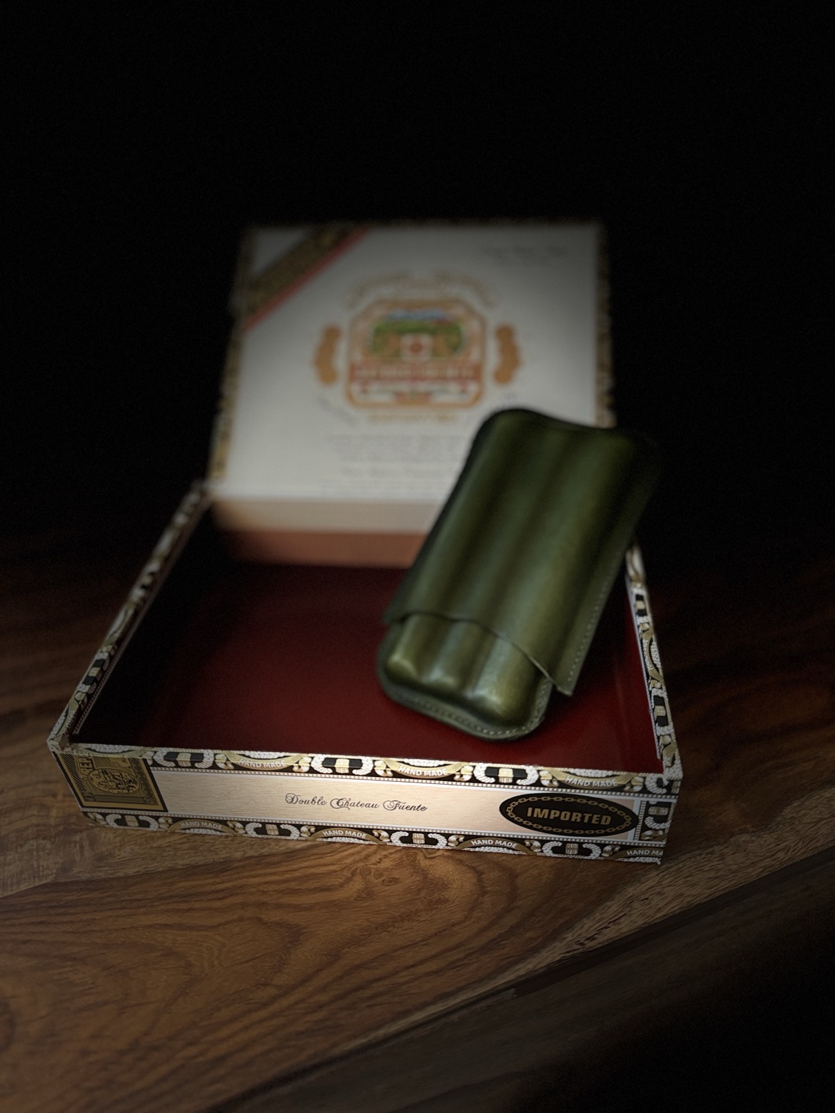 Three-stick cigar case exterior